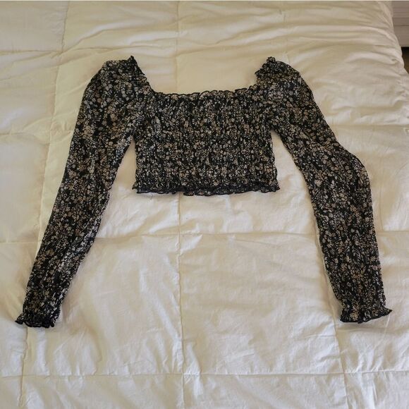 Socialite Smocked Floral Croped Top Medium - Picture 1 of 4